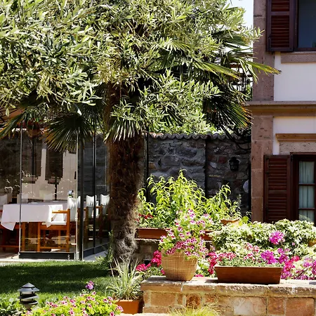 Yundantik Cunda Konaklari