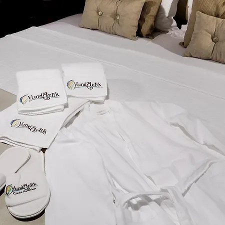 Yundantik Cunda Konaklari